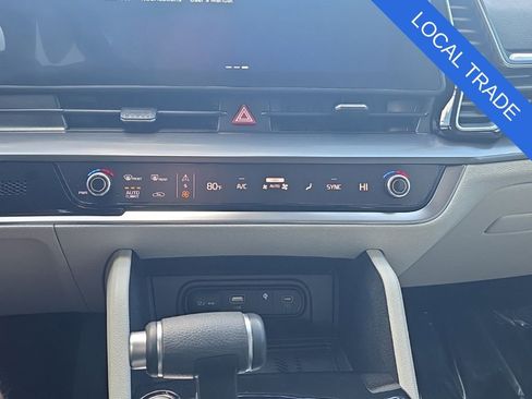 Used 2025 Kia Sportage EX image 18