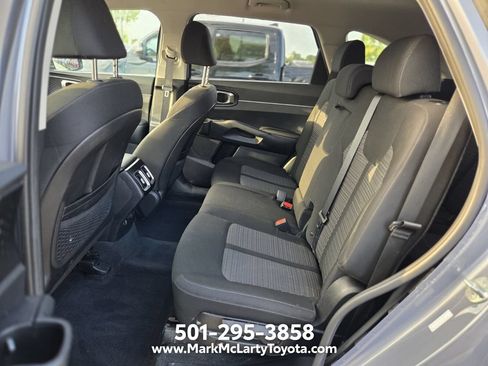 Used 2023 Kia Sorento LX FWD image 7