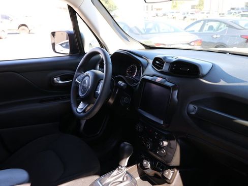 Used 2023 Jeep Renegade Latitude image 20