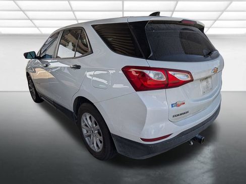 Used 2020 Chevrolet Equinox LS w/ LS Convenience Package FWD image 4