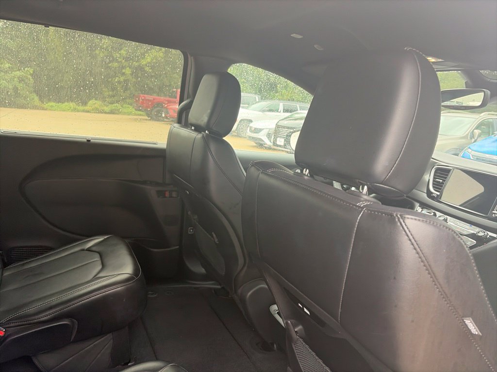 Used 2025 Chrysler Pacifica Select FWD image 13