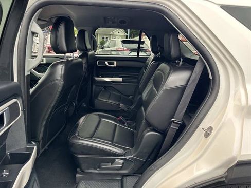 Certified 2023 Ford Explorer XLT w/ Equipment Group 202A AWD/4WD image 9