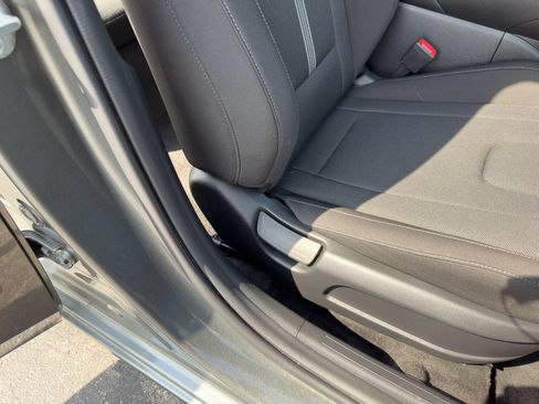Used 2024 Hyundai Elantra SE FWD image 13