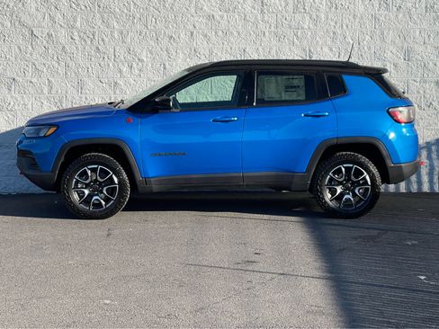 New 2026 Jeep Compass Trailhawk w/ Sun, Sound & Navigation Group image 4
