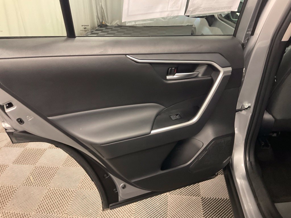 Used 2025 Toyota RAV4 XLE AWD/4WD image 24