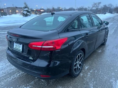 Used 2017 Ford Focus SE image 5