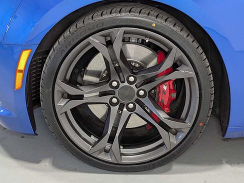 Used 2018 Chevrolet Camaro SS RWD image 3