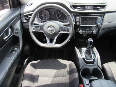 Used 2020 Nissan Rogue SV FWD image 18
