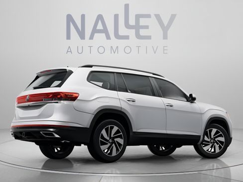 Used 2024 Volkswagen Atlas SE w/ Panoramic Sunroof Package AWD/4WD image 8