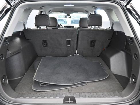 Used 2023 GMC Terrain SLE image 32