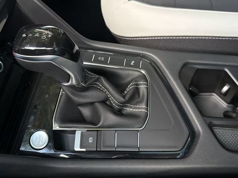 New 2026 Volkswagen Taos SE FWD image 15