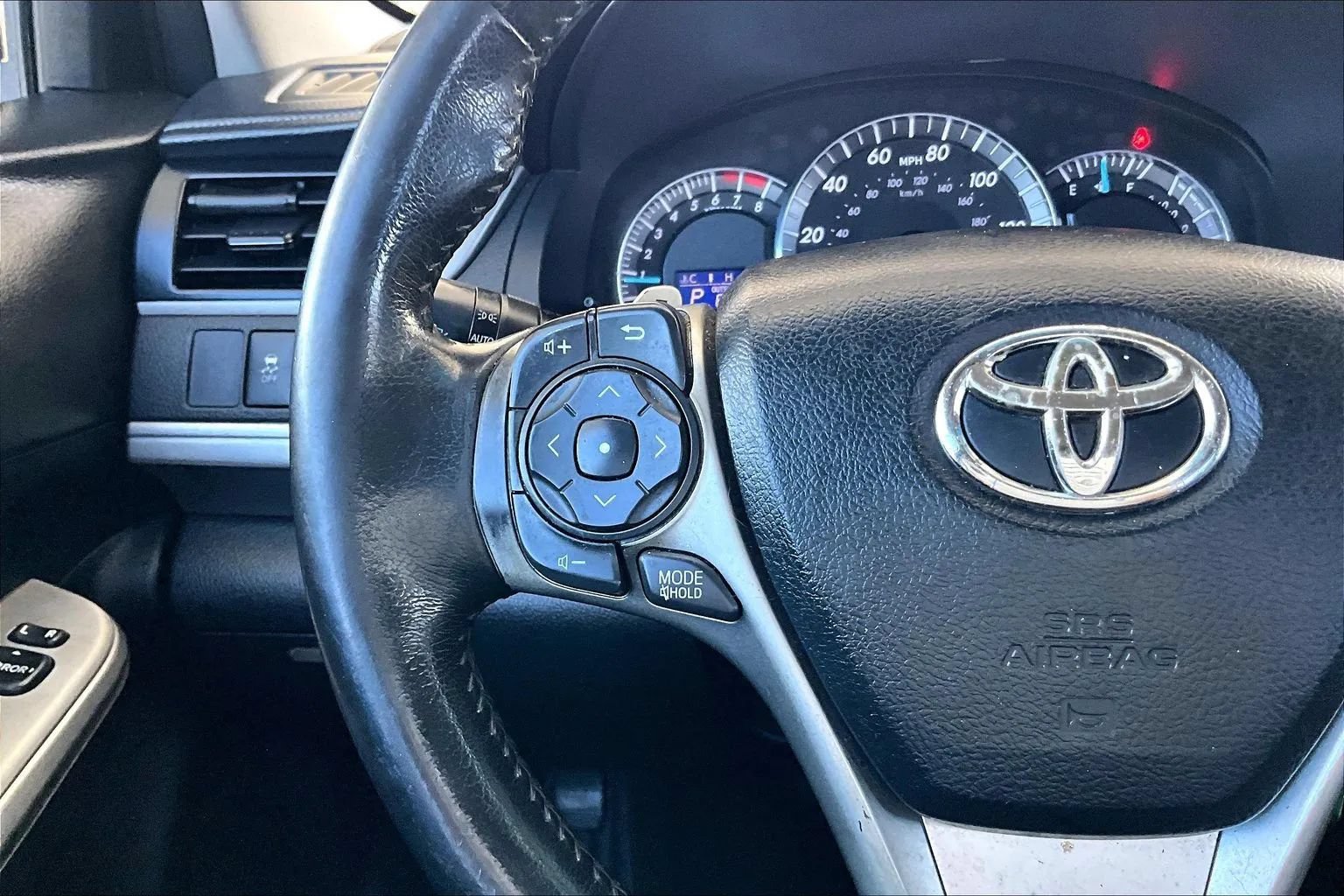 Used 2012 Toyota Camry SE FWD image 10