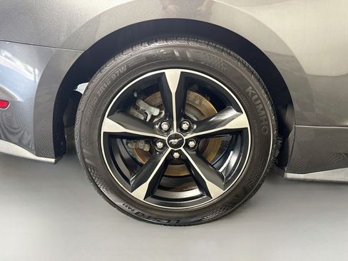 Used 2018 Ford Mustang GT w/ Equipment Group 301A RWD image 31