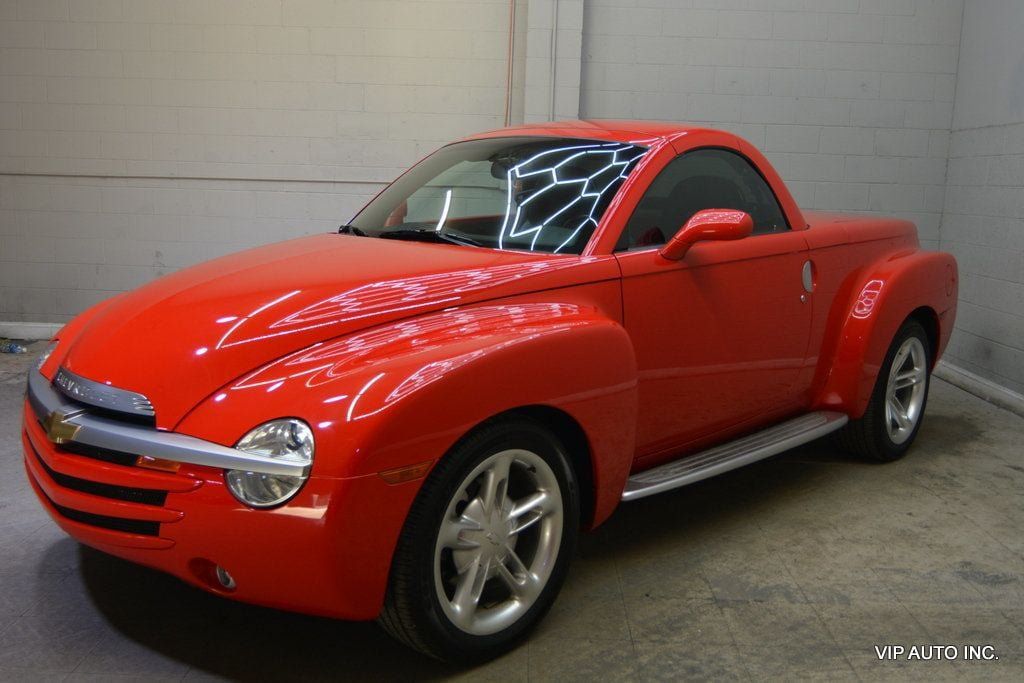 Used 2003 Chevrolet SSR w/ Preferred Equipment Group RWD image 2