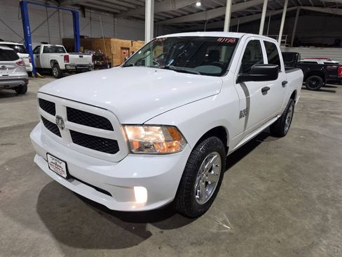Used 2018 RAM 1500 Express AWD/4WD image 3