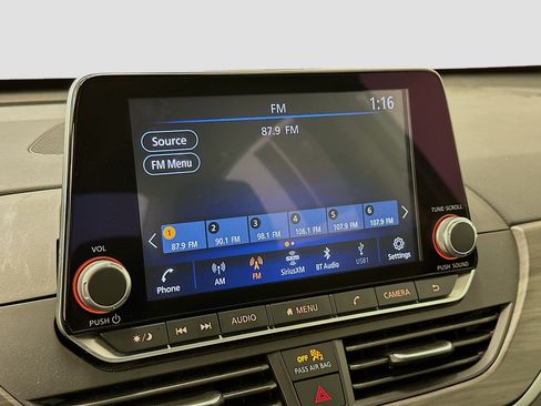 Used 2025 Nissan Altima 2.5 SV FWD image 21