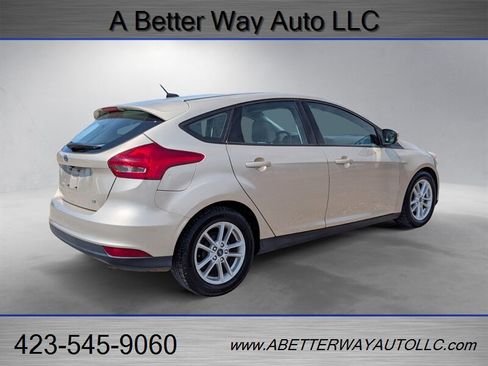 Used 2018 Ford Focus SE w/ Cold Weather Package FWD image 7