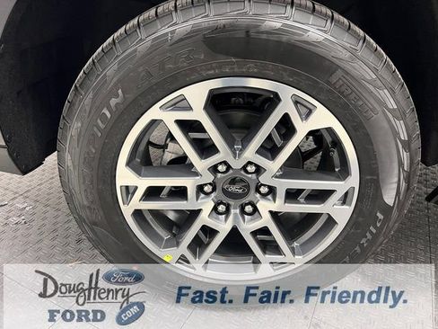 New 2025 Ford Expedition Active image 17