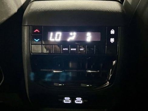 Used 2023 Jeep Grand Cherokee L Laredo image 29