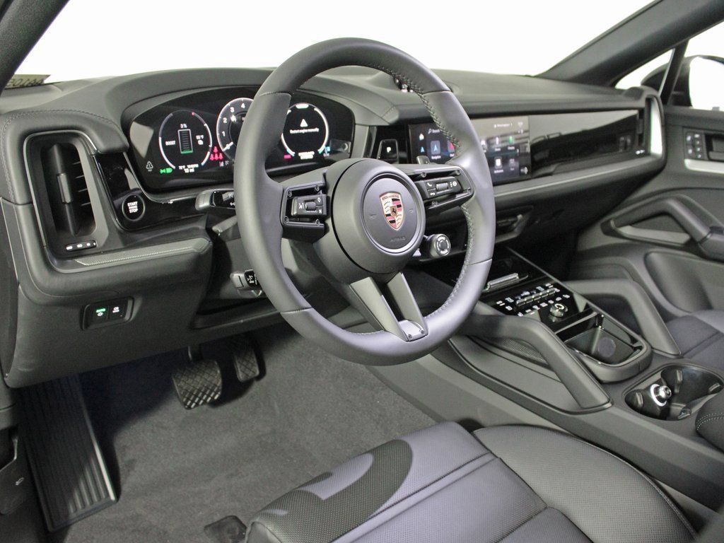 Certified 2026 Porsche Cayenne E-Hybrid Coupe AWD/4WD image 4