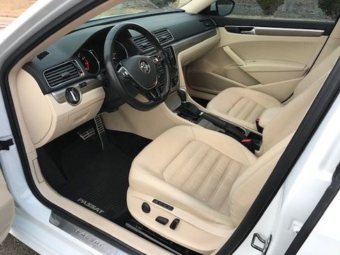 Used 2017 Volkswagen Passat 1.8T SEL Premium image 5