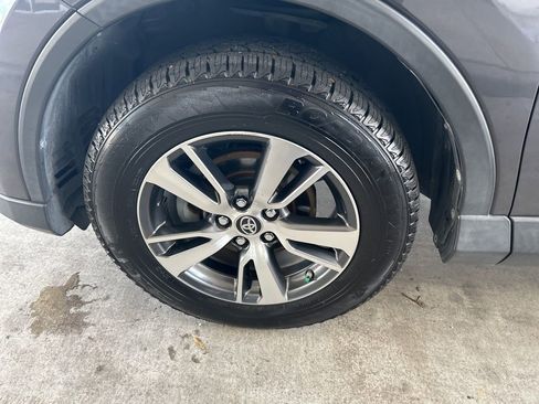 Used 2018 Toyota RAV4 XLE image 14