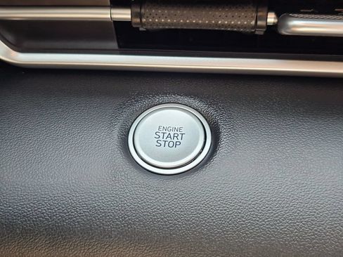Used 2023 Hyundai Elantra SEL FWD image 33