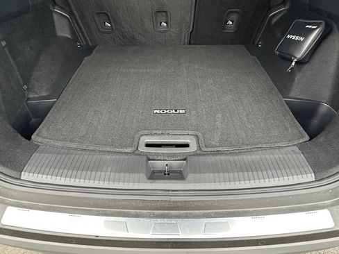 Certified 2023 Nissan Rogue SV image 17