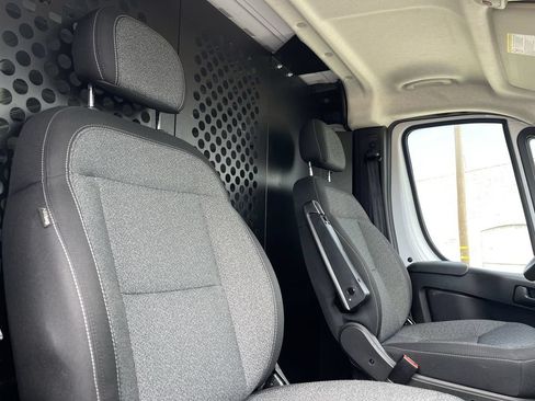Used 2025 RAM ProMaster 2500 w/ U-Haul Equipment Group FWD image 25
