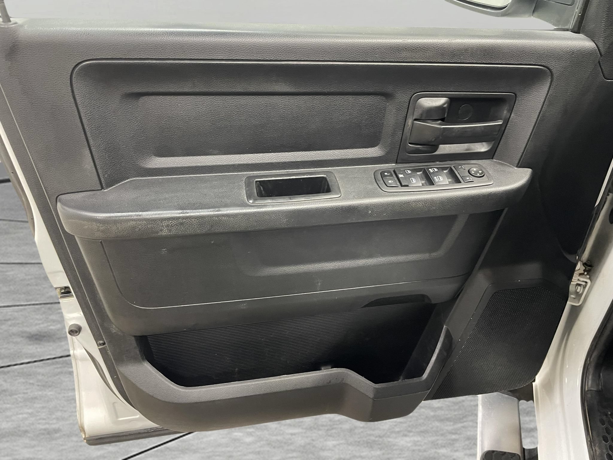 Used 2013 RAM 2500 Tradesman w/ Chrome Appearance Group AWD/4WD image 9