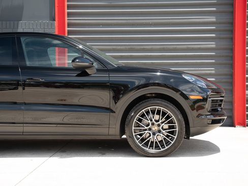 Used 2020 Porsche Cayenne AWD/4WD image 3