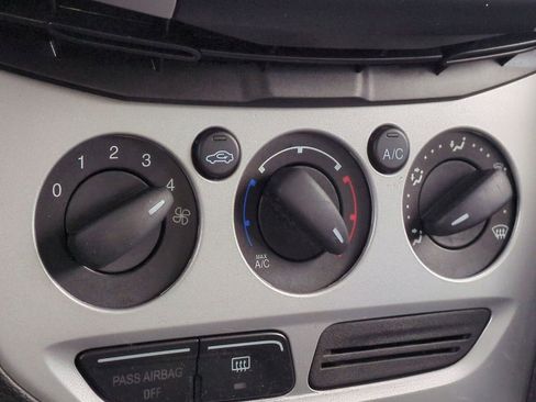 Used 2012 Ford Focus SE image 29