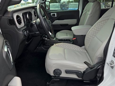 Used 2023 Jeep Wrangler Unlimited Sahara AWD/4WD image 11