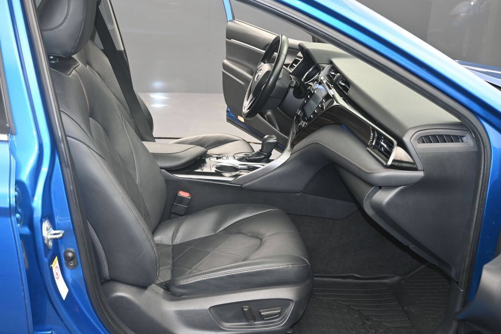 Used 2019 Toyota Camry XLE FWD image 11