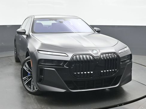 Used 2023 BMW i7 xDrive60 AWD/4WD image 8