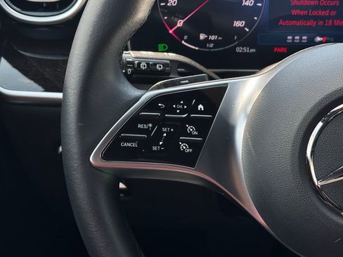 Used 2025 Mercedes-Benz GLC 300 4MATIC image 17