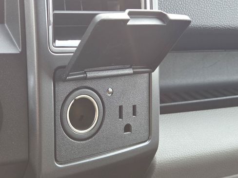 Used 2018 Ford F150 XLT w/ Equipment Group 302A Luxury AWD/4WD image 28