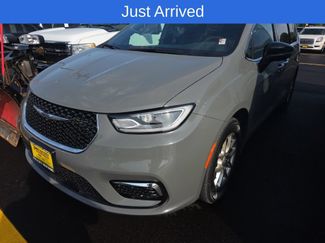 Used 2025 Chrysler Pacifica Select FWD video 1