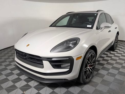 Certified 2023 Porsche Macan S AWD/4WD image 1