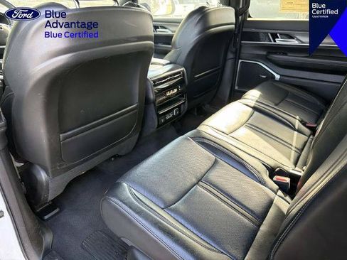 Used 2024 Jeep Wagoneer Series II w/ Flexible Seating Group AWD/4WD image 12