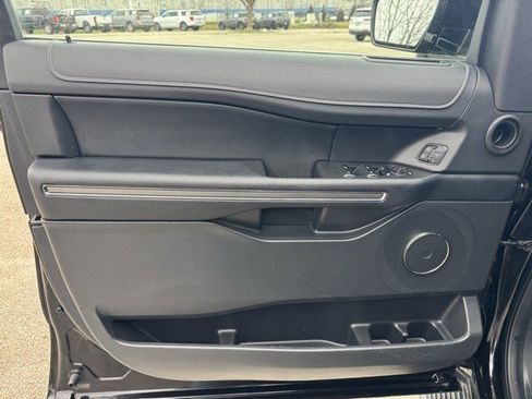 Used 2024 Ford Expedition XLT image 11