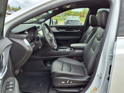 New 2026 Cadillac XT5 Premium Luxury w/ LPO, Floor Liner Package AWD/4WD image 15