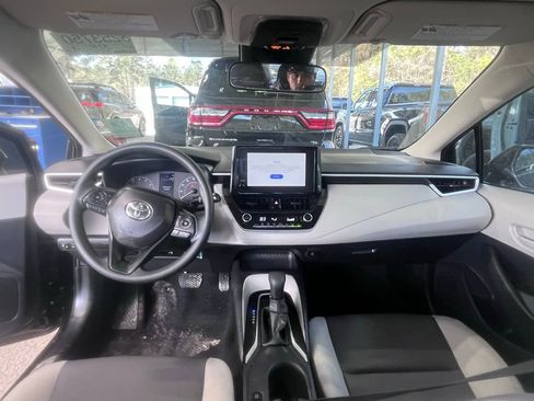 Used 2025 Toyota Corolla LE image 10