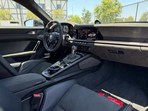 Certified 2025 Porsche 911 GT3 RS w/ Weissach Package RWD image 38