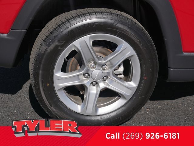 Used 2024 Jeep Compass Latitude AWD/4WD image 47