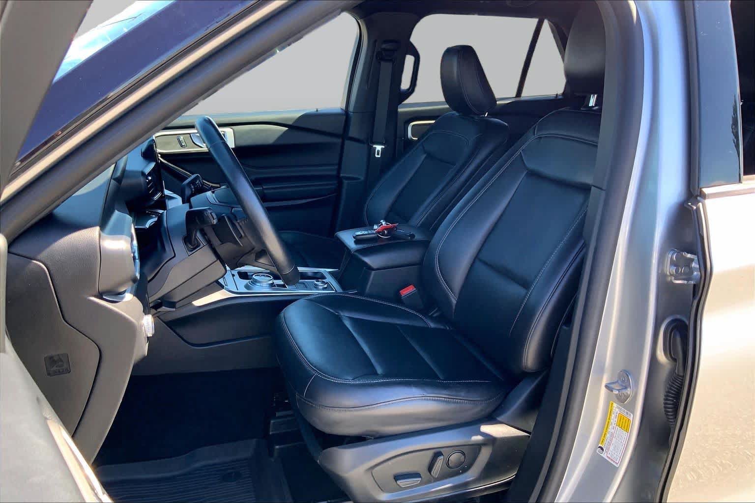 Used 2020 Ford Explorer XLT w/ Equipment Group 202A AWD/4WD image 8