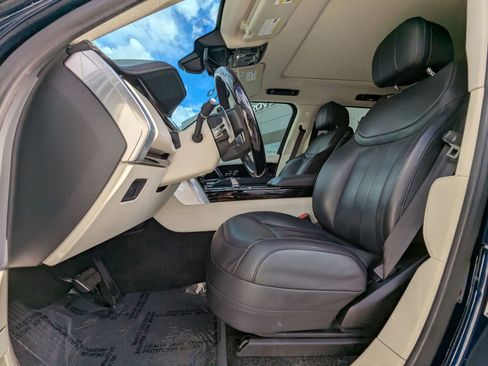 Used 2023 Land Rover Range Rover Long Wheelbase SE image 17