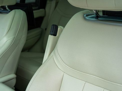 Used 2024 Land Rover Range Rover Autobiography image 20