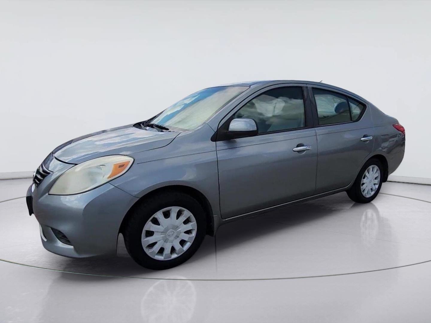 Used 2014 Nissan Versa SV FWD image 29