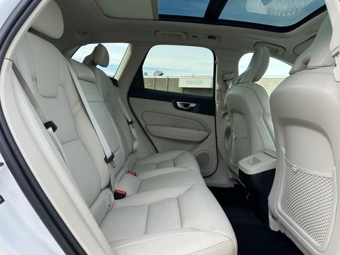 Used 2019 Volvo XC60 T5 Momentum w/ Premium Package image 27